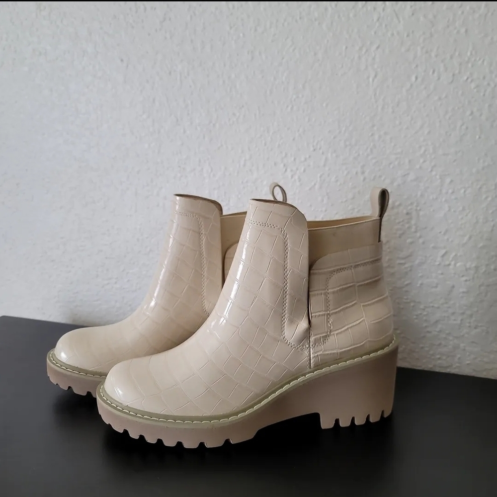 Elegant Beige Ankle Boots
